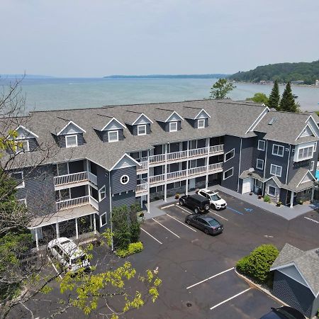 103 North Shore Inn Траверс Сити Экстерьер фото