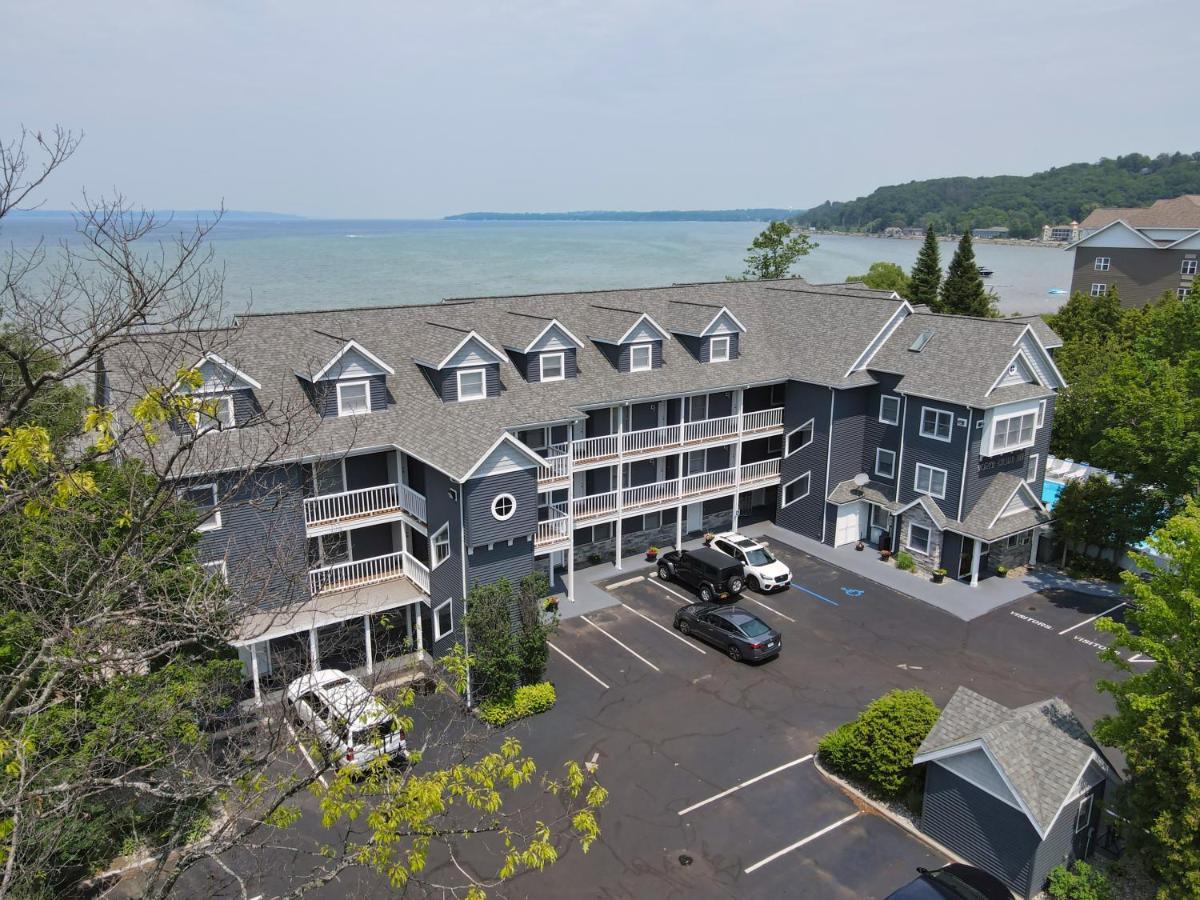 103 North Shore Inn Траверс Сити Экстерьер фото