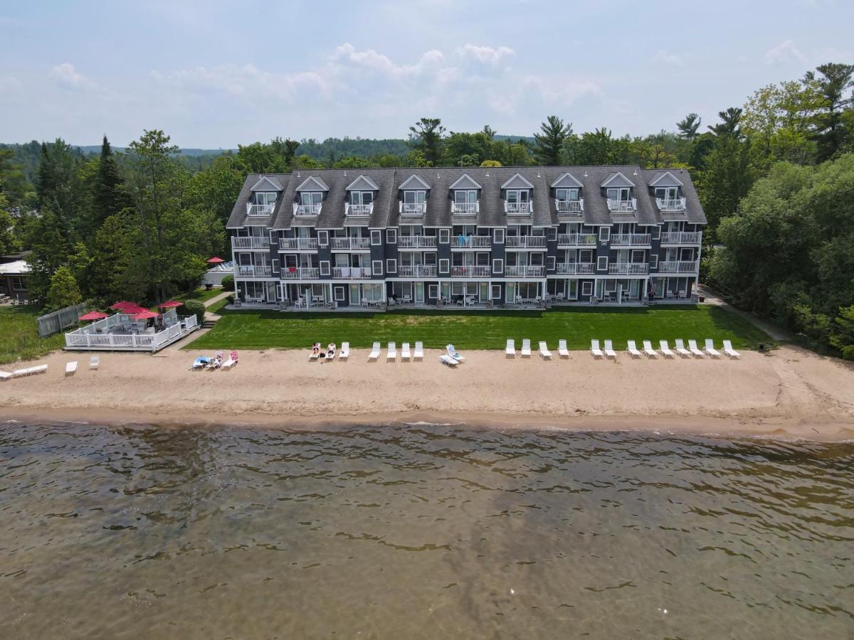 103 North Shore Inn Траверс Сити Экстерьер фото